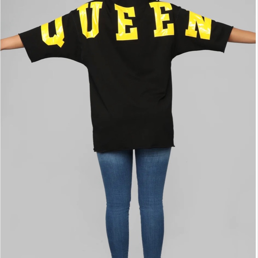 Fashion Nova XL shirt. “Queen” on back